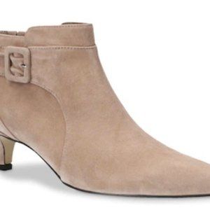 Bella Vita Booties, 9.5, brand new, never worn, creamy beige